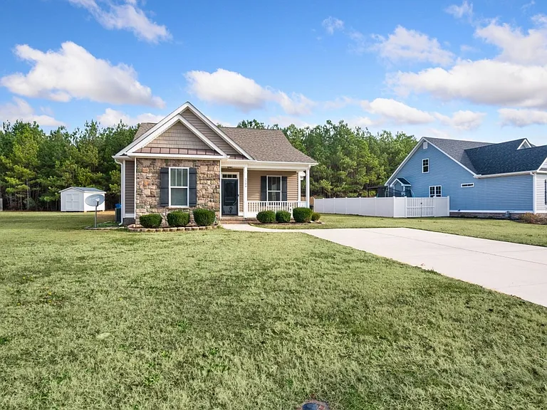 2508 Chelsea Dr NW — Photo 3