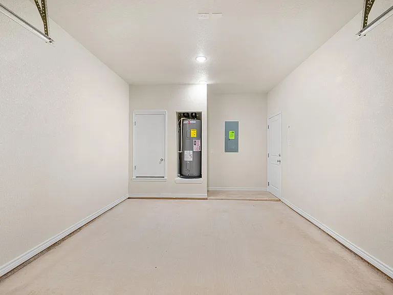 410 W Avenue C — Photo 27