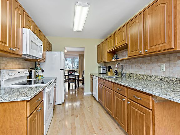 JanetB-55 Bridle Path-9.JPG