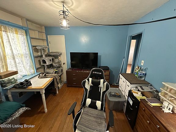 5th image of 804 Wallace Ave