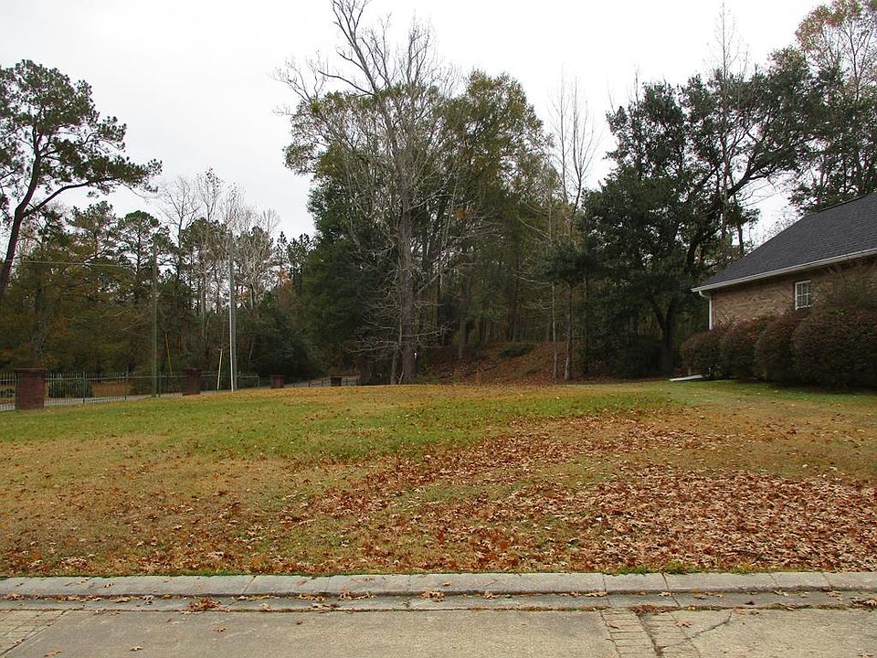 1st image of 16 Twin Oaks Pl