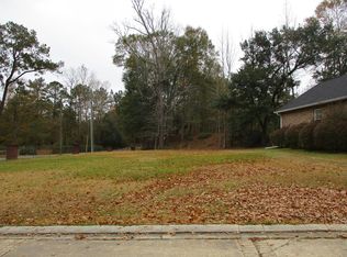 16 Twin Oaks Pl, Laurel, MS 39440