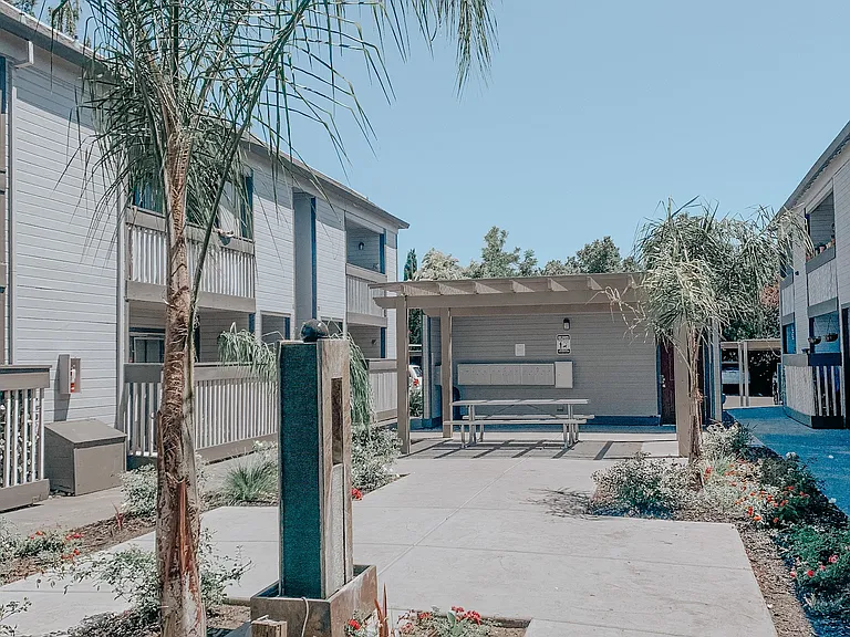 Amberwood Apartments — Photo 18