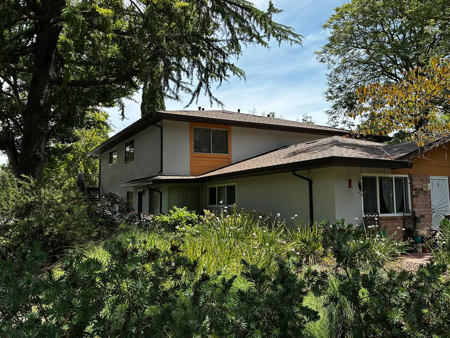 2 bedroom 1 bath upstairs 4-Plex unit — Photo 1