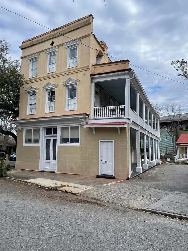 126 Alexander Street — Photo 2