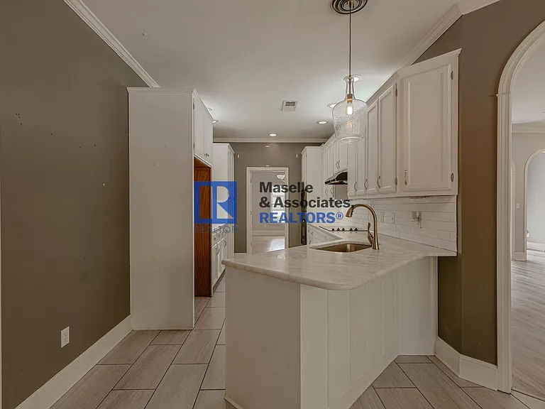 1046 Newland St — Photo 13