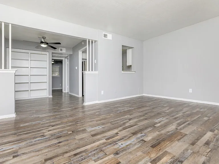 Camelot Apartments — Photo 35