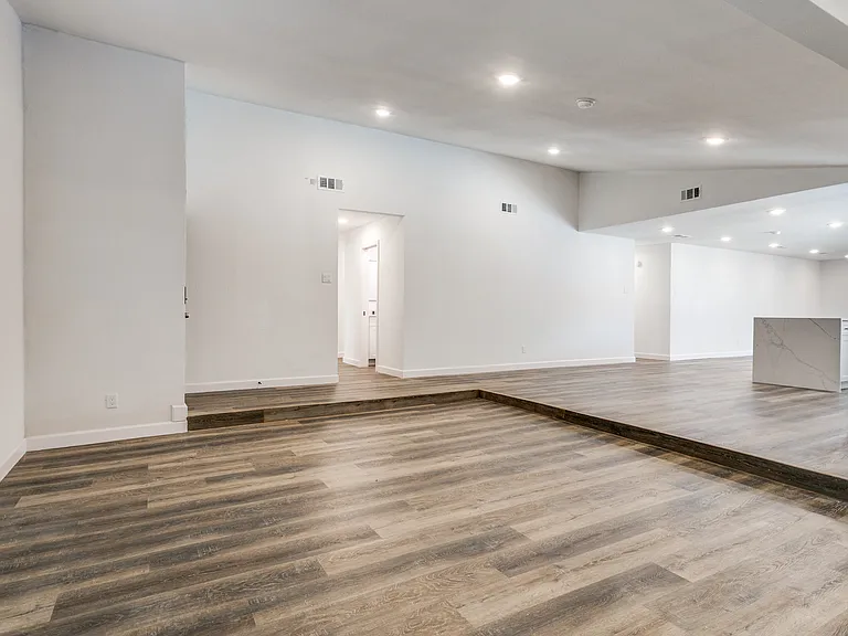 1535 Carnation Dr — Photo 4
