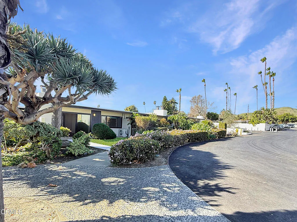 2 bed, 1.0 bath, 765 sqft, $2,850 — Photo 3