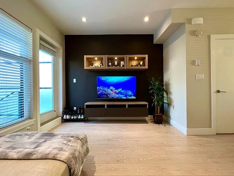 5122 Canada Way #7 — Photo 3
