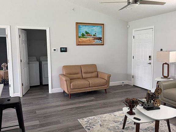 4th image of 15115 SW 39th Cir