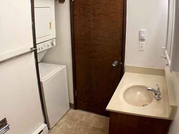 5th image of 901 22nd St NE APT 4