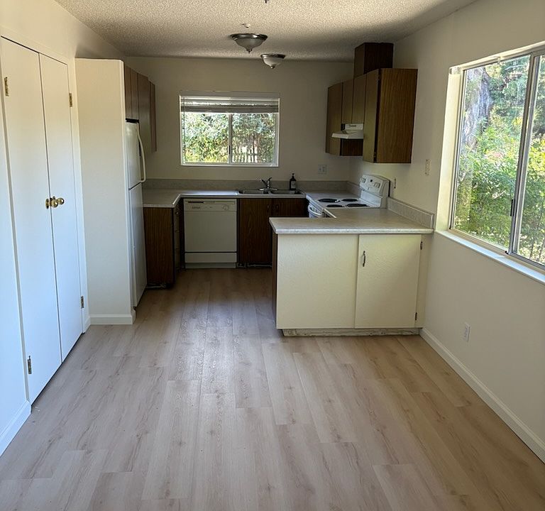 2nd image of 5104 Roma St #5104