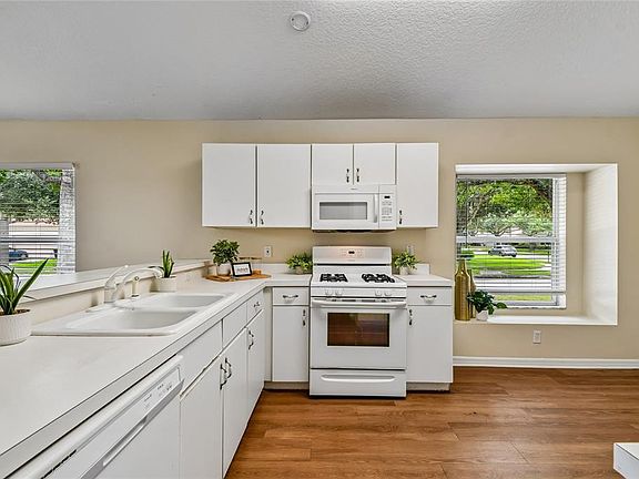 5th image of 2858 ALOMA OAKS DRIVE