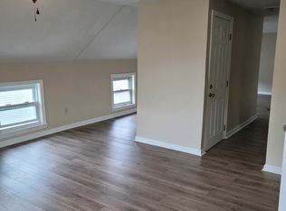 487 Tecumseh St APT 3, Fall River, MA 02721