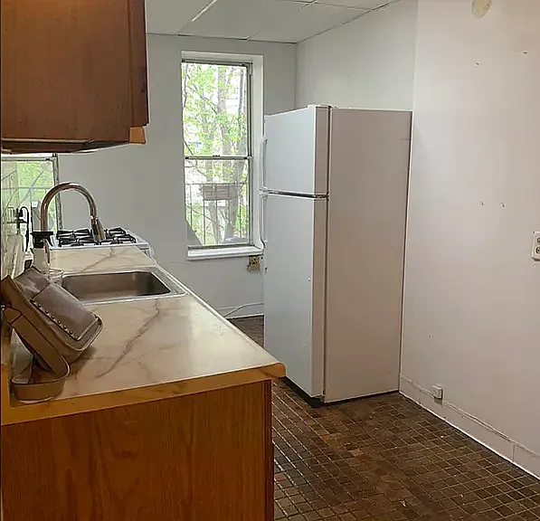 78 16th St #4R — Photo 9
