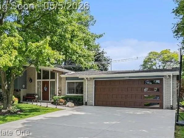 5567 Edinborough Dr, West Bloomfield, MI 48322