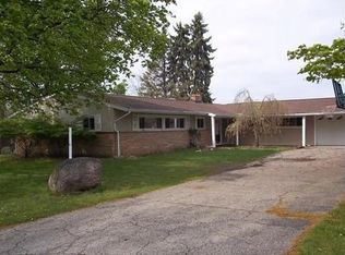 137 Hillcrest Dr, Hillsdale, MI 49242