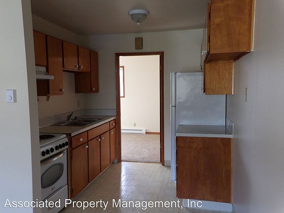 3rd image of 150 NE Jackson St APT 8