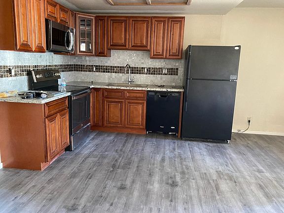 3rd image of 4903 Little Branham Ln