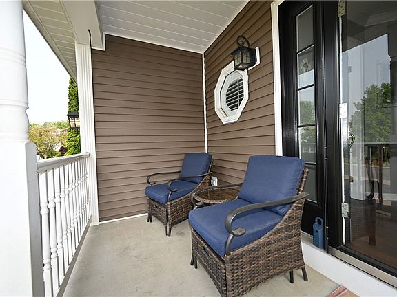 3rd image of 352 Valerie Dr