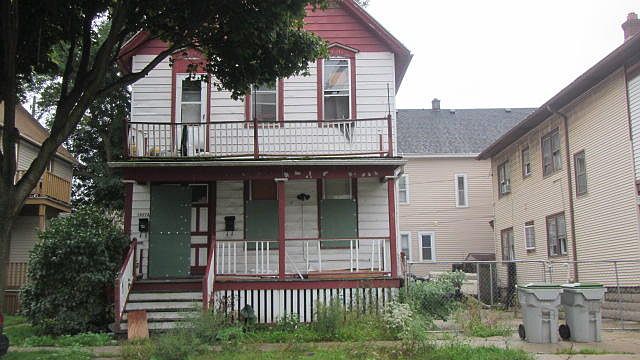 2nd image of 1827 W Scott St