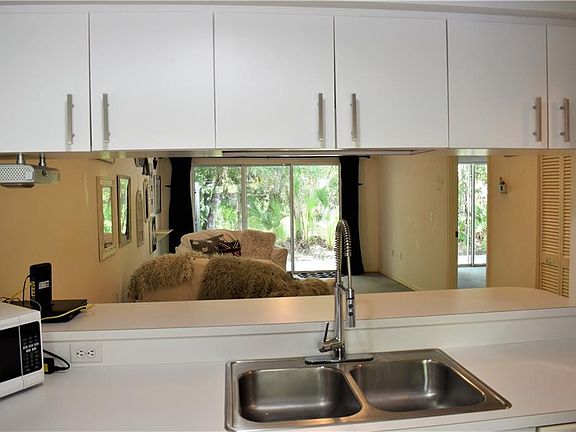 5th image of 640 N Jefferson Ave #14