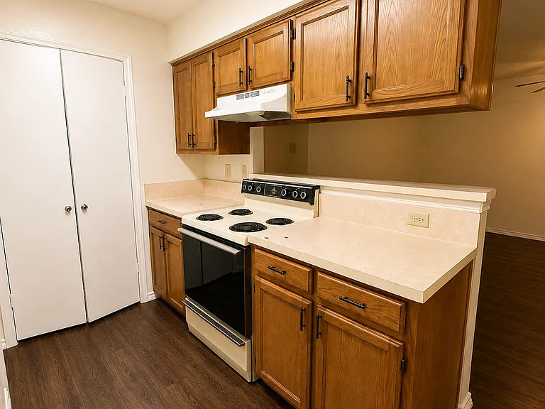 924 W Chestnut St #5 — Photo 5