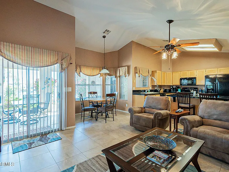9023 W Lisbon Ln — Photo 10