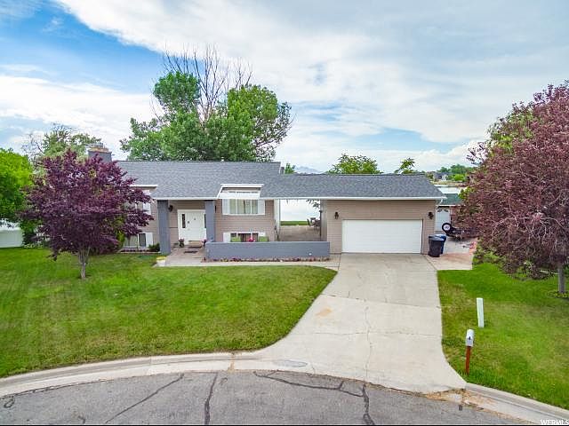 1st image of 5 Lakeview Dr