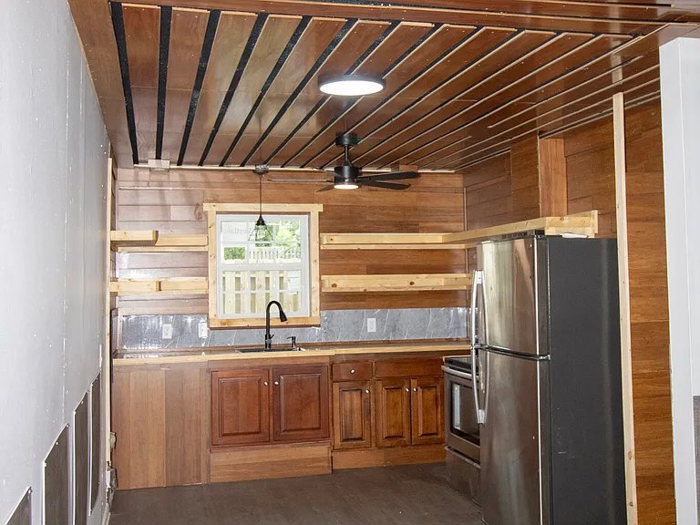 20 E Jones Ave — Photo 4