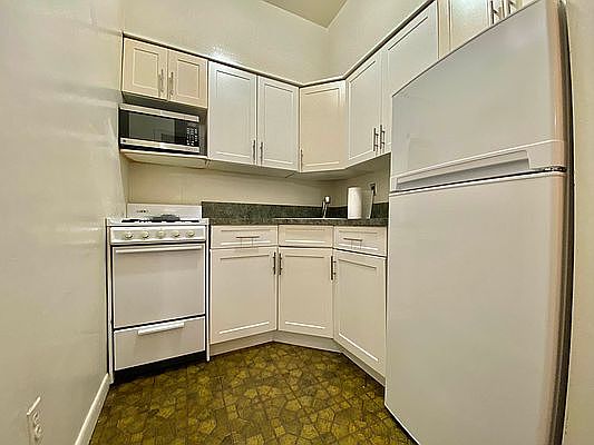 5th image of 65 W 85th St #2