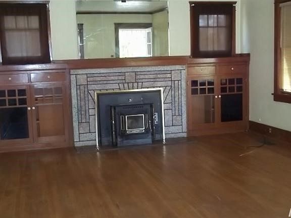 3rd image of 142 N Minaret Ave