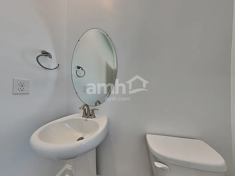 1124 Livengood Way — Photo 6
