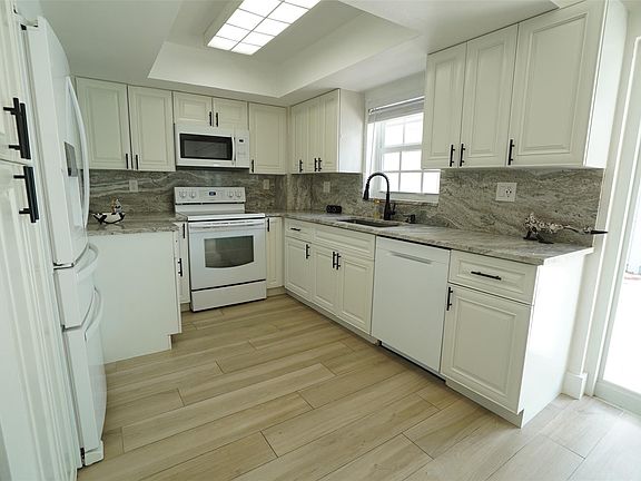 5th image of 12384 SW 51st Place