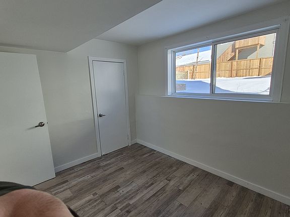 3rd image of 32 Beaver Cres