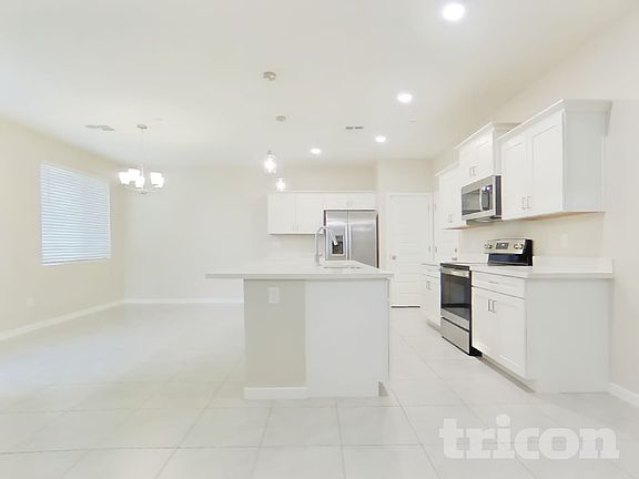 4th image of 1349 N Parkcrest
