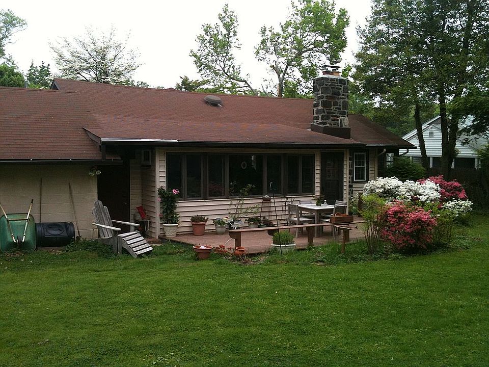 2nd image of 2 Schiller Ave
