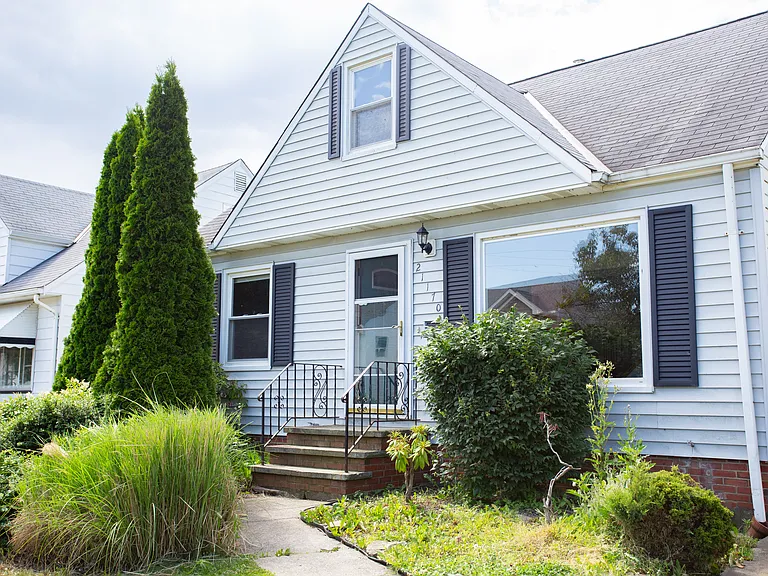 21170 Wilmore Ave — Photo 3