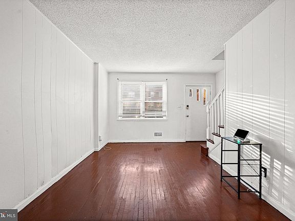 3rd image of 4717 Ivanhoe Ave