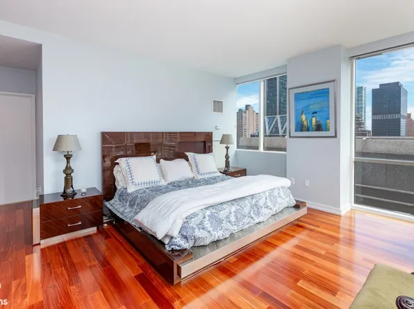 60 East 55th Street image 14 of 28