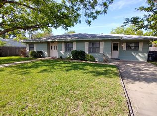407 E Schubert St, Fredericksburg, TX 78624