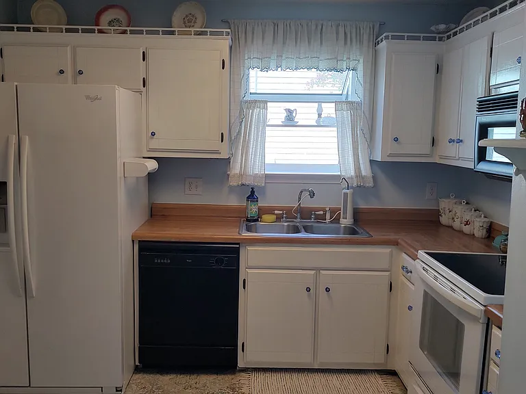 Plenty of storage for your dishes and cookware, ready for you to move in! 
Side by side refrigerator/freezer