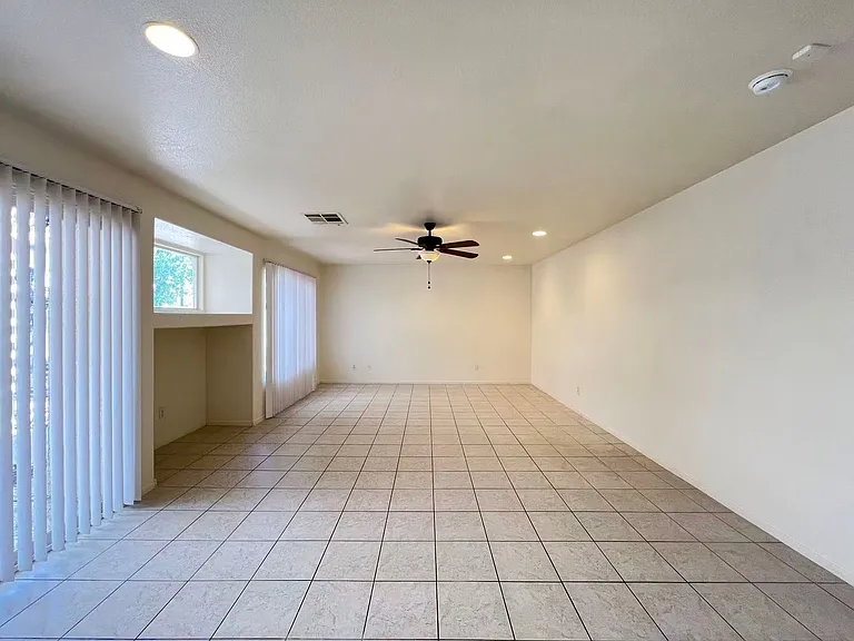 8704 Autumn Valley Ave — Photo 11
