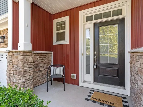 636 Chronicle Dr, Cary, NC 27513