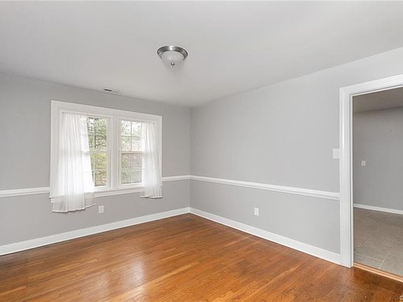 5th image of 8084 Vaughan Dr
