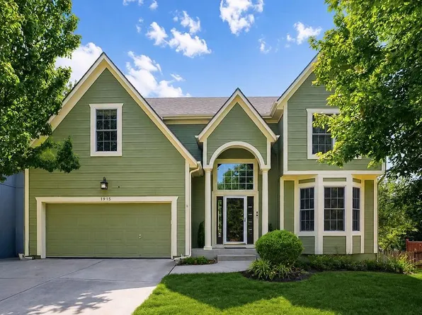 1915 W Ferrel Dr, Olathe, KS 66061
