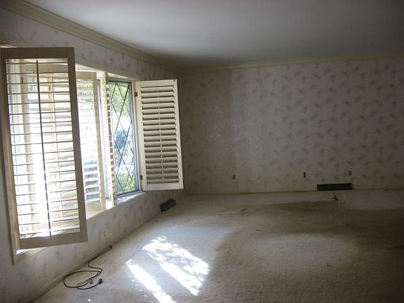 5th image of 709 N Carbon St