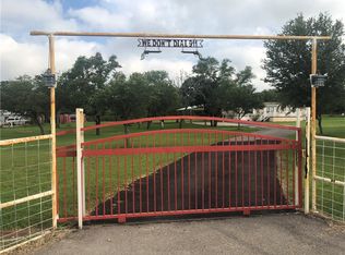 185 E Pinnacle Ct, Lockhart, TX 78644