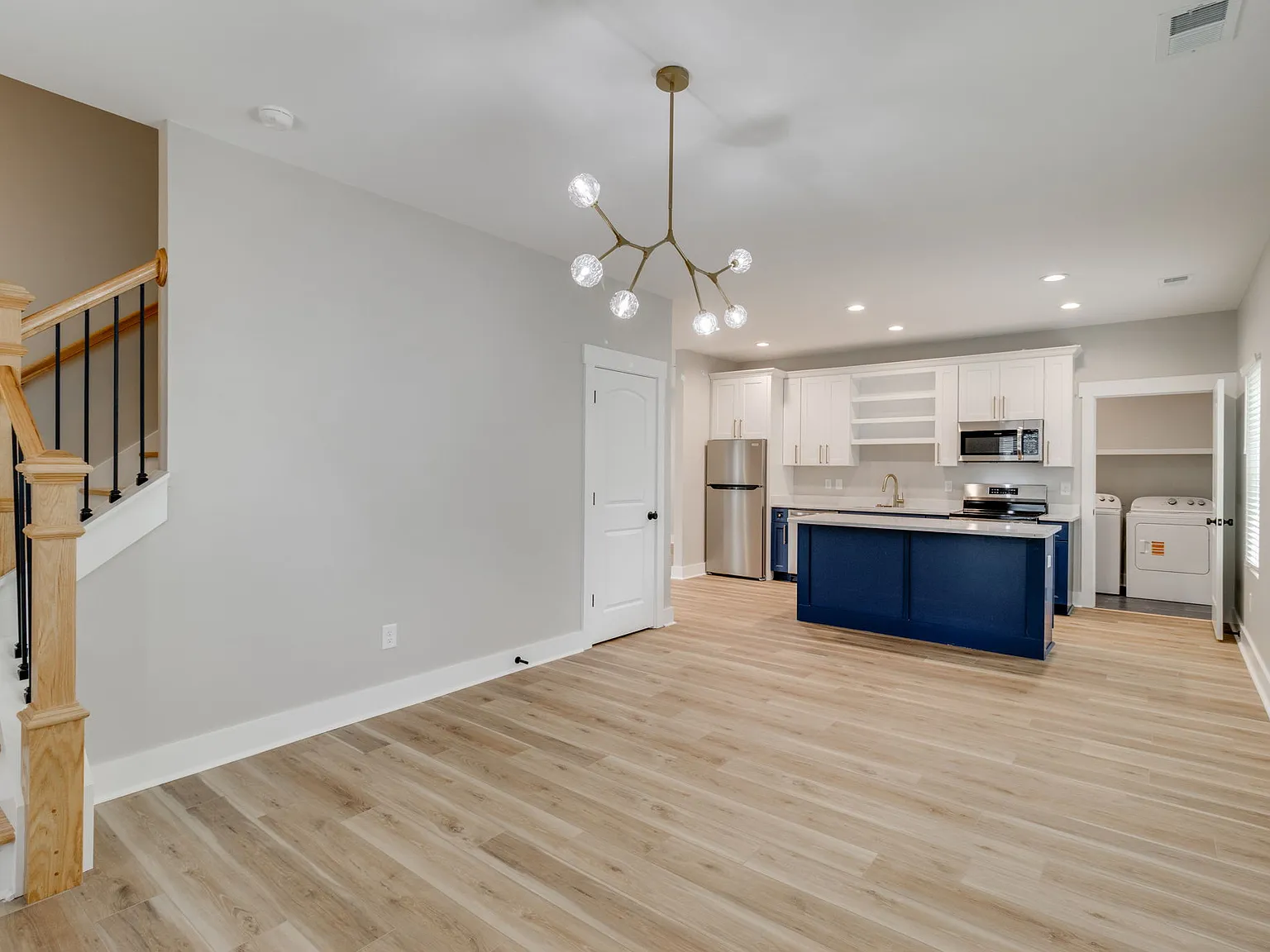 4 bed, 4.5 bath, 2040 sqft, $4,500 — Photo 3